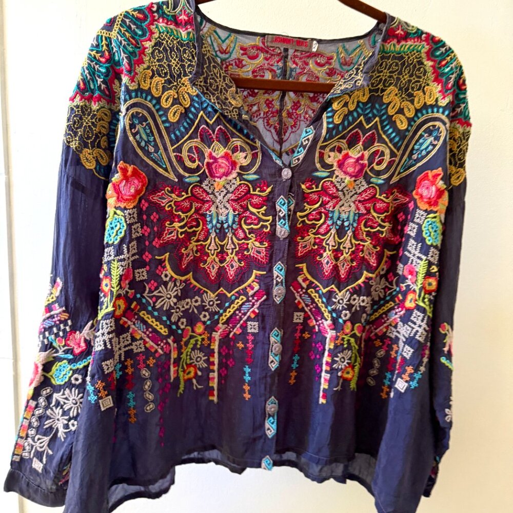 Beautiful embroidered Johnny Was button down top